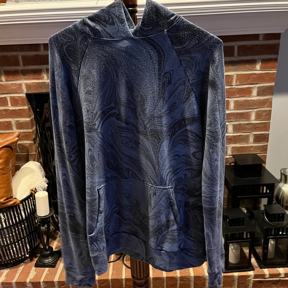 Athleta Girl Soft Sweatshirt Size: XXL/16 Color: Blue and Black Swirl design